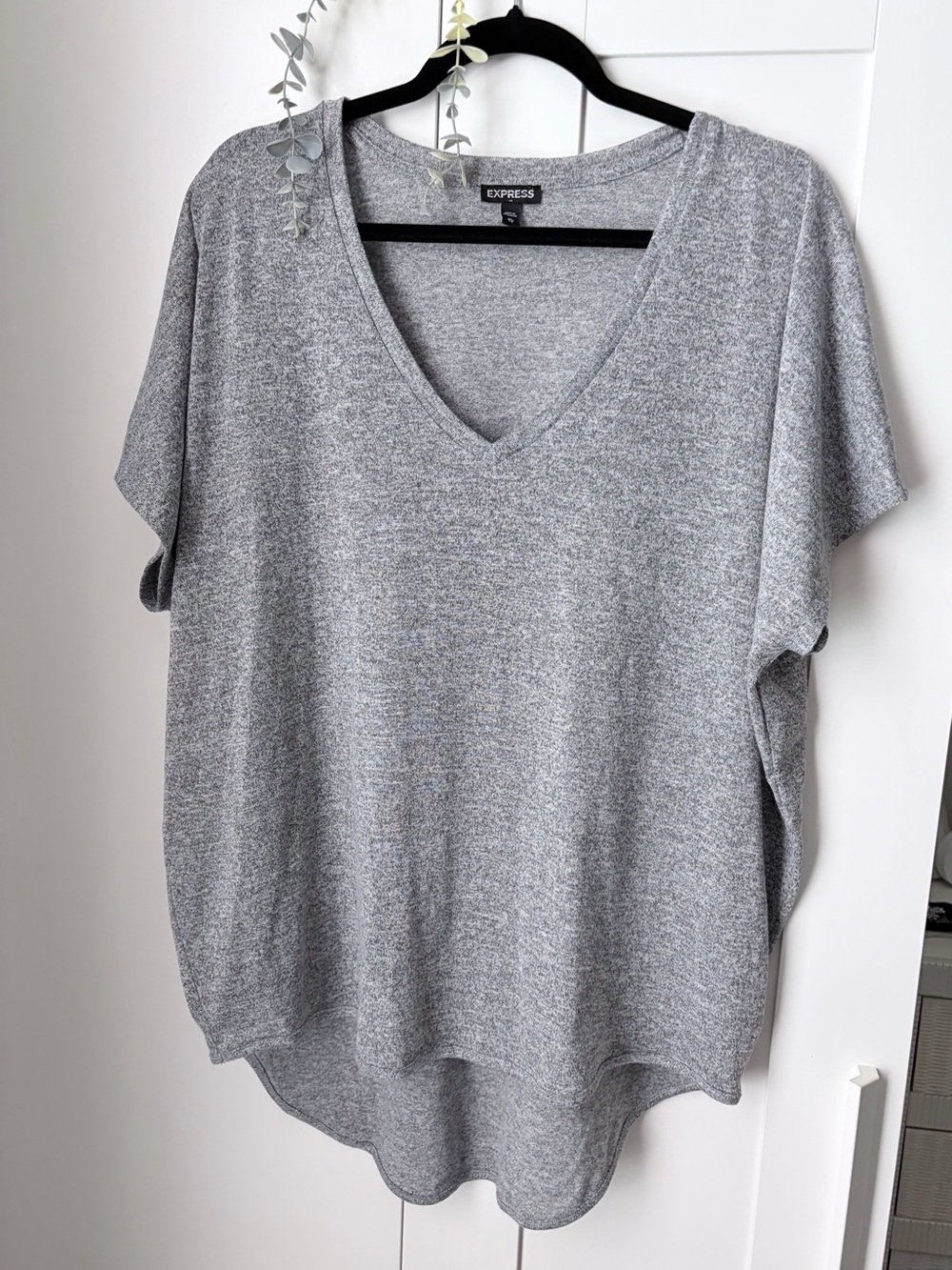 Express Heather Gray V-Neck Short Sleeve Knit Top